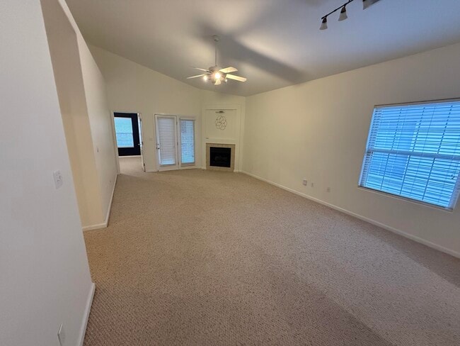 Foto del edificio - 2204 Market Garden Ln