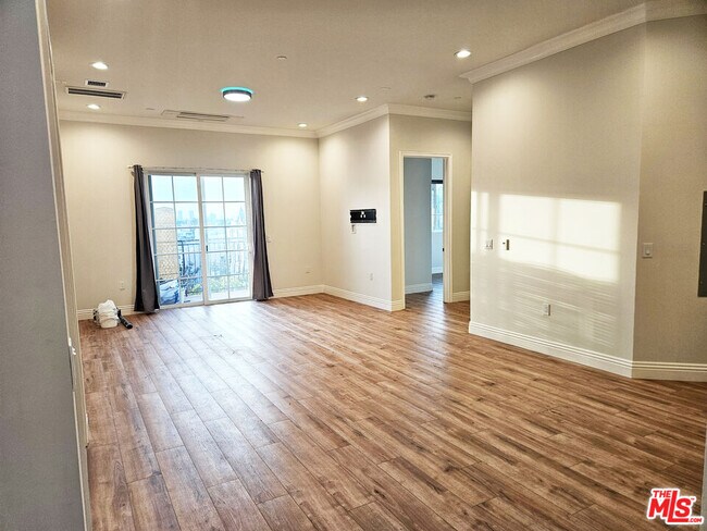 Foto del edificio - 944 S Serrano Ave