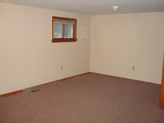 Building Photo - 953 Bloom Rd