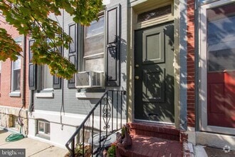 Building Photo - 2207 Catharine St
