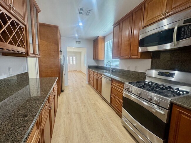 Foto del edificio - Charming 4 Bedroom in Woodland Hills