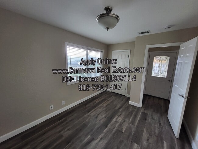 Foto del edificio - 1319 Palomar Cir