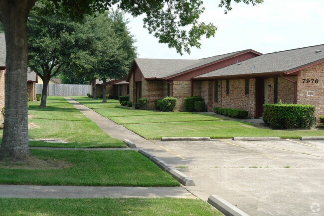 Foto del edificio - Briarwood Green Townhomes