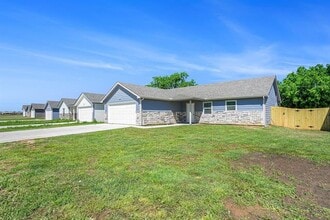 Building Photo - 417 S Cleburne Whitney Rd