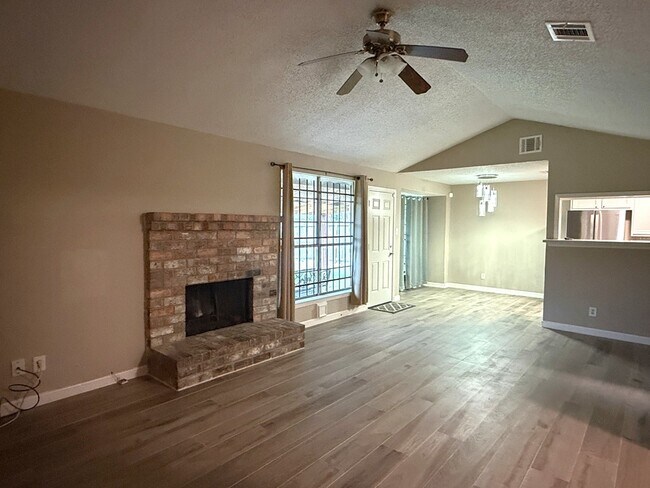 Foto del edificio - 15934 Blueridge Rd