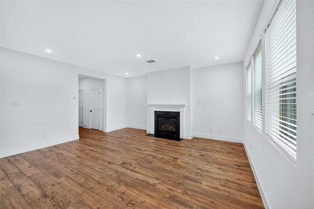 Building Photo - 910 Sunflower Trl