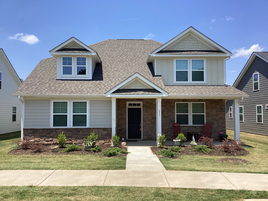 Foto principal - 211 Stowe Rd