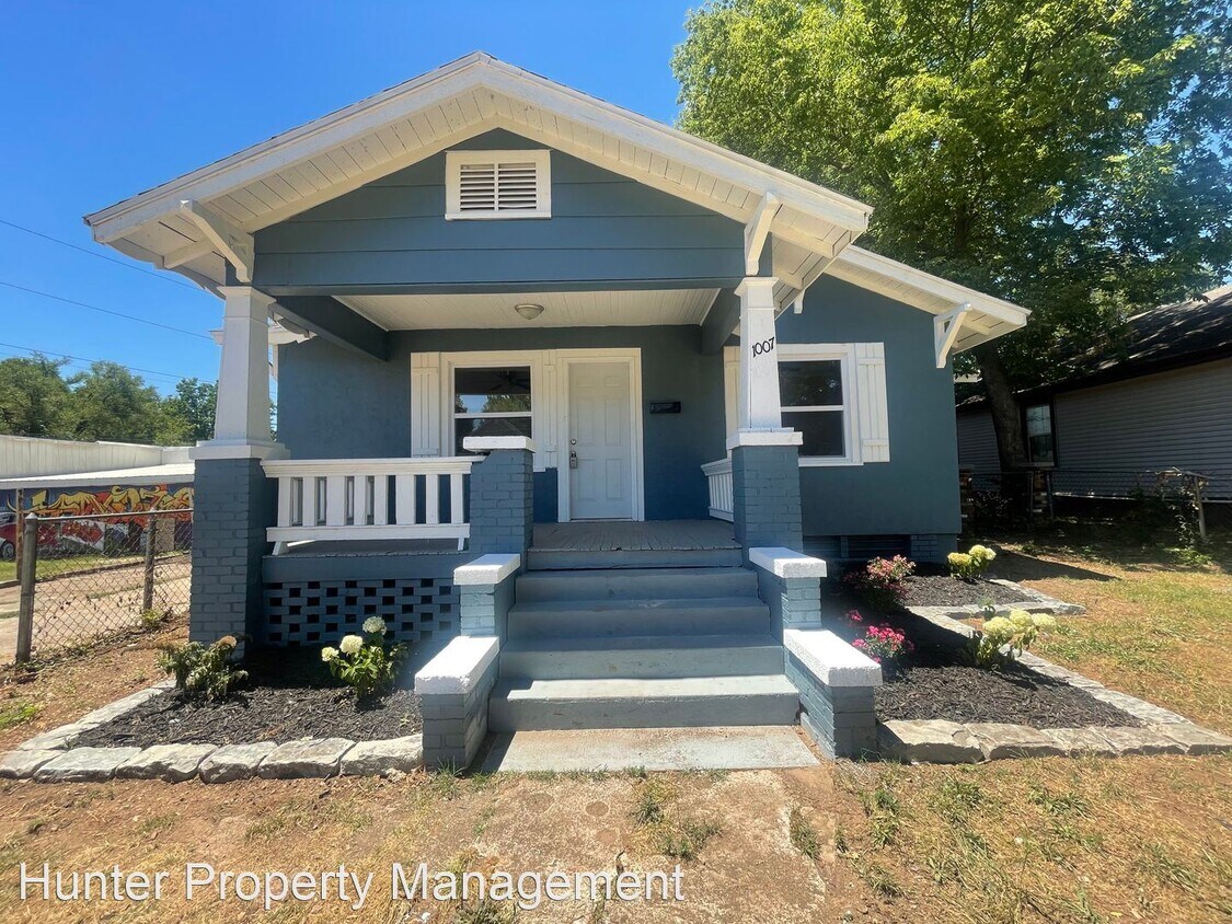 Primary Photo - 3 br, 2 bath House - 1007 N Broadway Ave