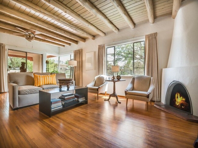 Building Photo - 126 Mateo Cir N