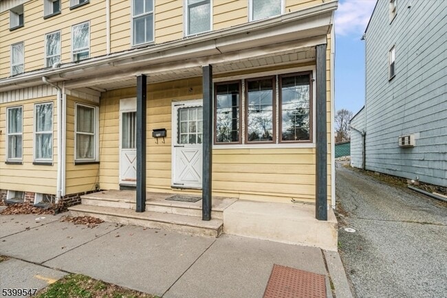 Foto del edificio - 239 Water St