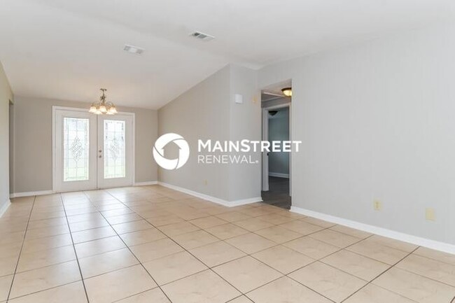 Building Photo - 4 Bedroom Pet-Friendly Home in Jacksonville, FL with Main Street Renewal