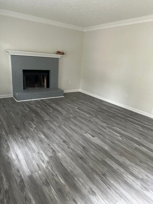 Foto del edificio - 815 Indian Lake Dr NW