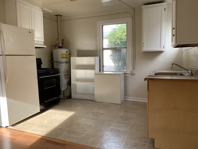 Kitchen - 880 Washington St