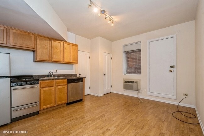 Building Photo - 1504 N Dearborn Pkwy
