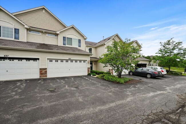 Foto del edificio - 2-bed/2.5-bath Townhouse in Round Lake