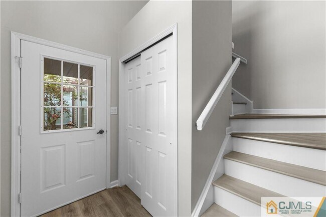 Building Photo - 13 Canterbury Dr