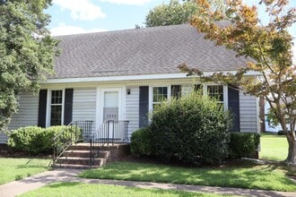 Building Photo - 2232 Nash Pl N
