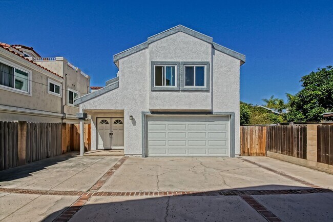 Building Photo - Newly Updated, Detached Rear Townhome w/ S...