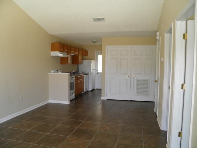 Building Photo - 230 Lanier Dr