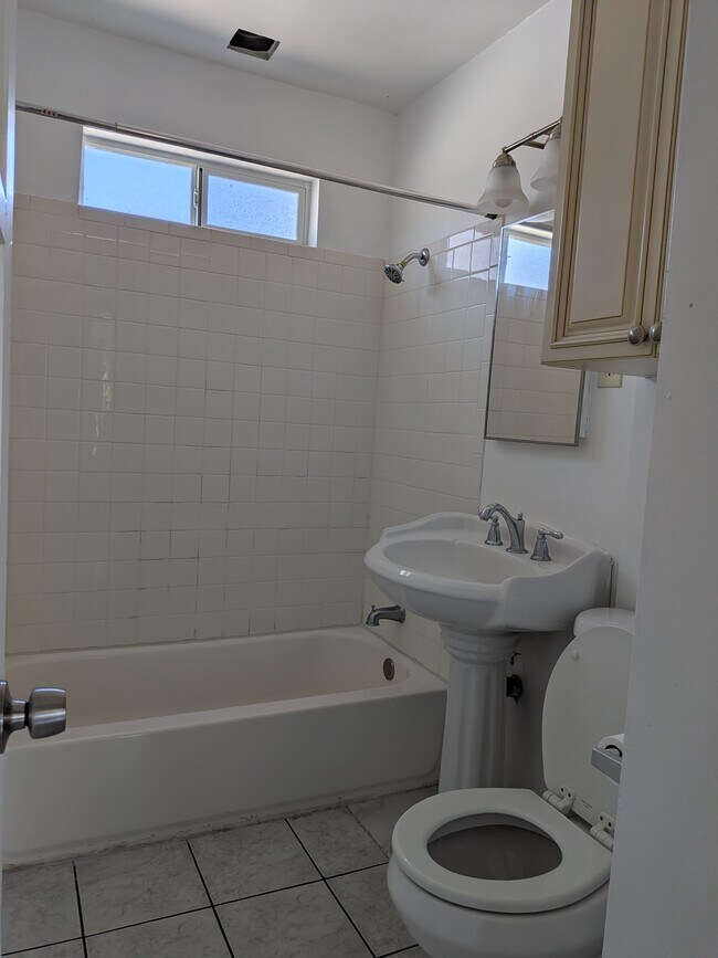 Building Photo - 132 Lukens Pl