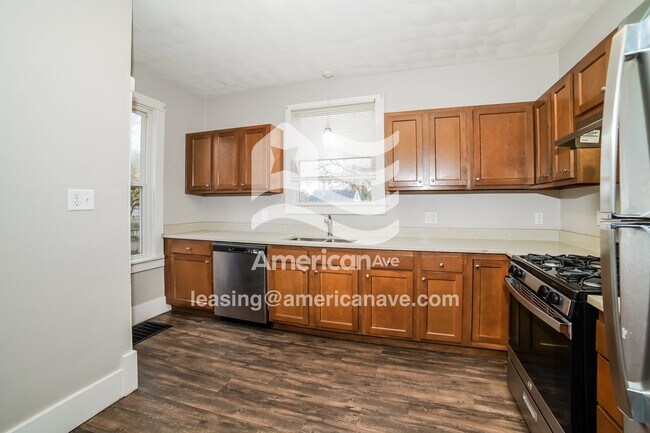 Foto del edificio - 1120 W McClure Ave