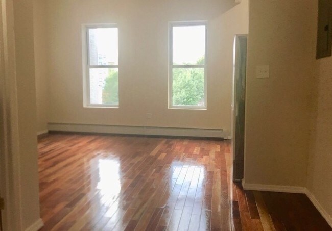 Foto del edificio - 829 E 167th St