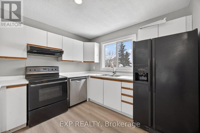 Building Photo - 15 Watts Crescent