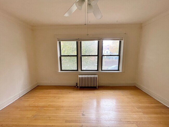 Foto del edificio - 2956 N Seeley Ave