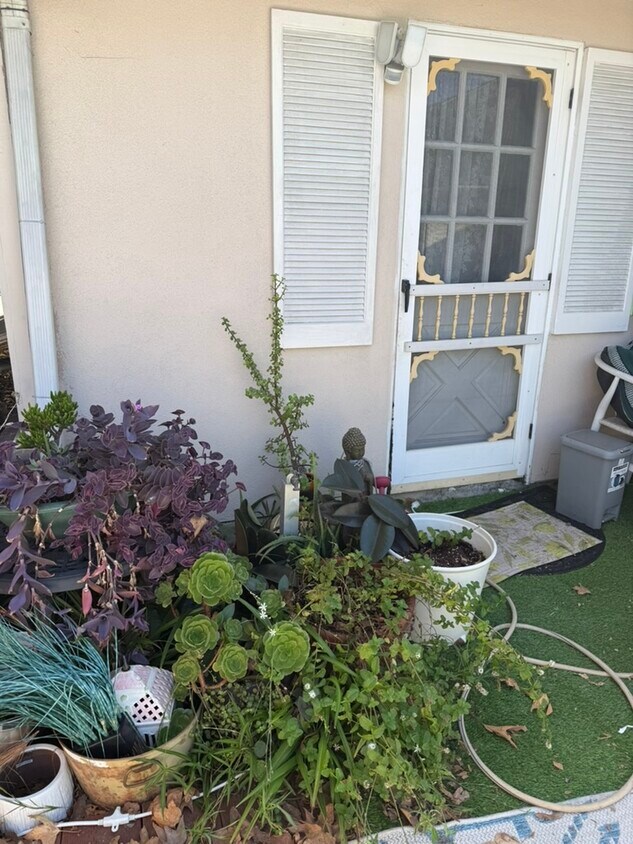 Foto del edificio - 5947 Corbin Ave