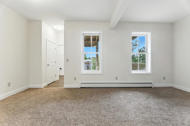 Building Photo - 45 Squire St