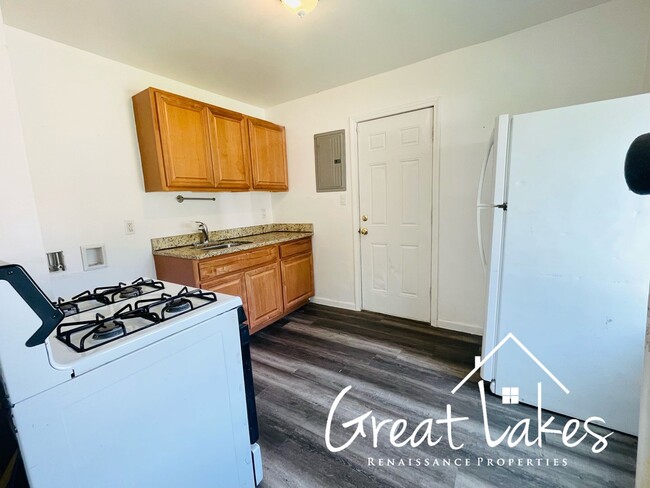 Building Photo - $200 OFF FIRST MONTH'S RENT: Charming 2 be...