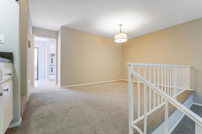 Dining room - 5711 Owensmouth Ave