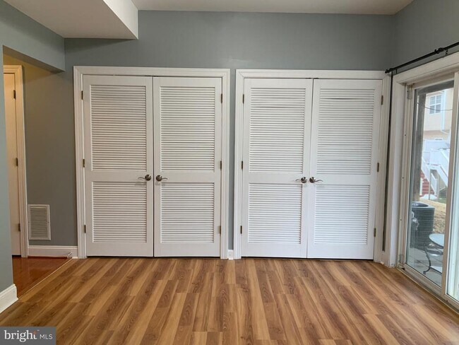 Foto del edificio - 3301 Castle Ridge Cir