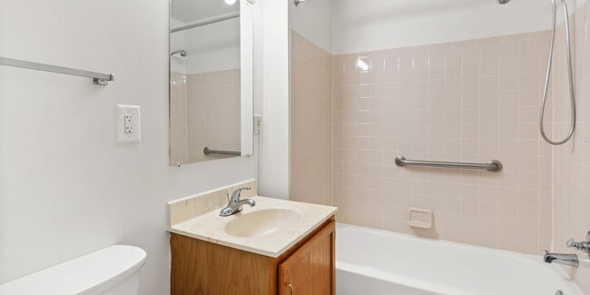 Foto del edificio - Randolph Village Senior Apartments, 62+