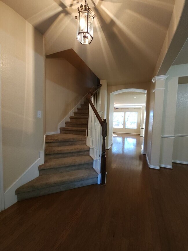 Building Photo - Alamo Ranch Home For Rent 5bed/3 bath- 2 s...