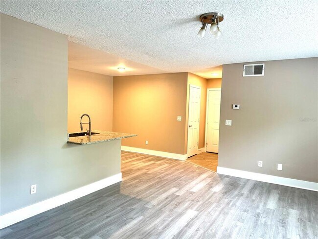Foto del edificio - 6064 Westgate Dr