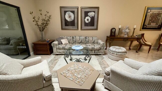 Foto del edificio - 6165 Sunny Pointe Cir