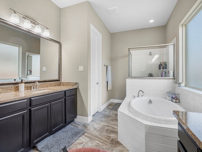 Foto del edificio - 24910 Meadowthorn Crest Ln