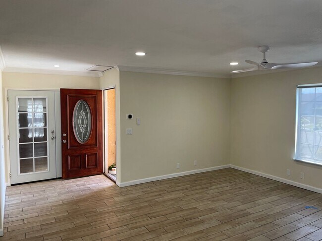 Foto del edificio - Nicely appointed 3 large bedroom 3 full ba...