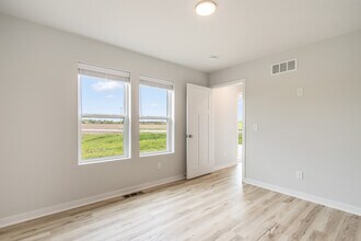 Building Photo - W219N16241 Primrose Ct