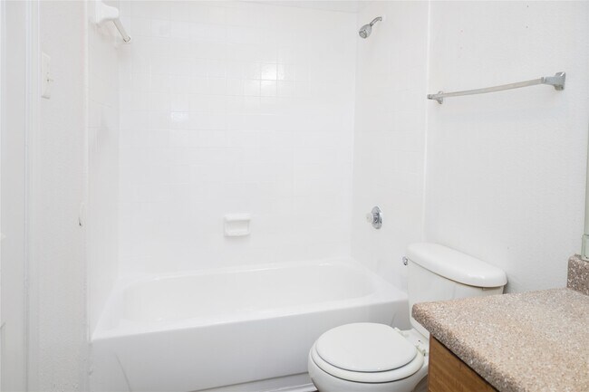 Building Photo - 8110 Creekbend Dr