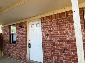 Building Photo - 707 Meadowbrook St