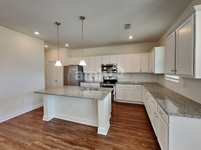 Building Photo - 408 Pine Terrace Dr