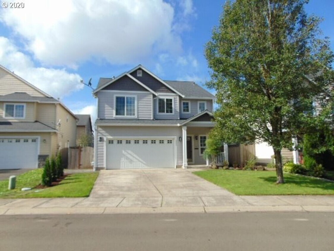 Foto principal - Beautiful 4 Bedroom Home with 2.5 Baths lo...