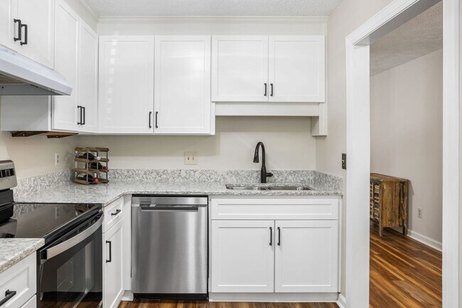 Building Photo - Centrally located Condo in Mount Pleasant