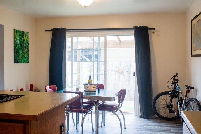 Foto del edificio - Three Bed Two Bath Home
