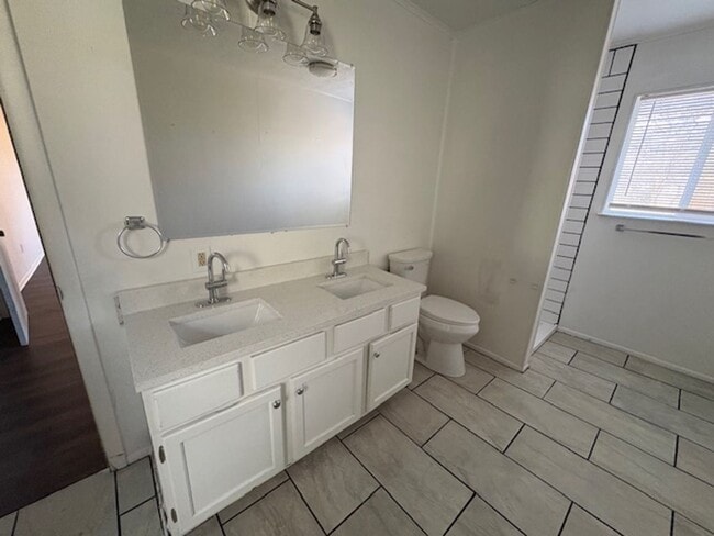 Building Photo - 3210 S 5th St