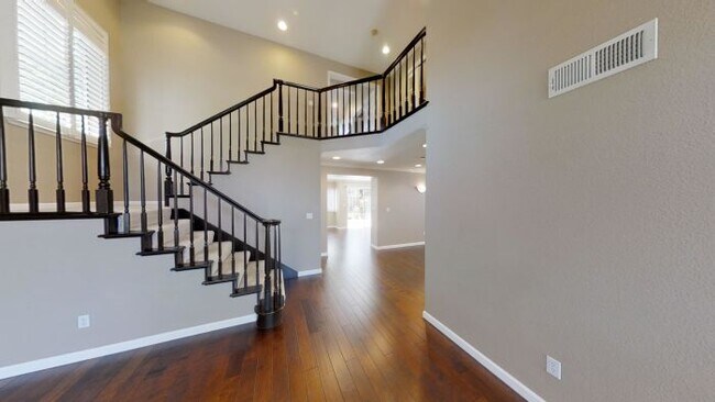 Building Photo - 2080 Bent Creek Dr
