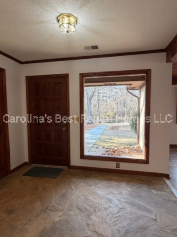 Building Photo - 250 Running Deer Rd