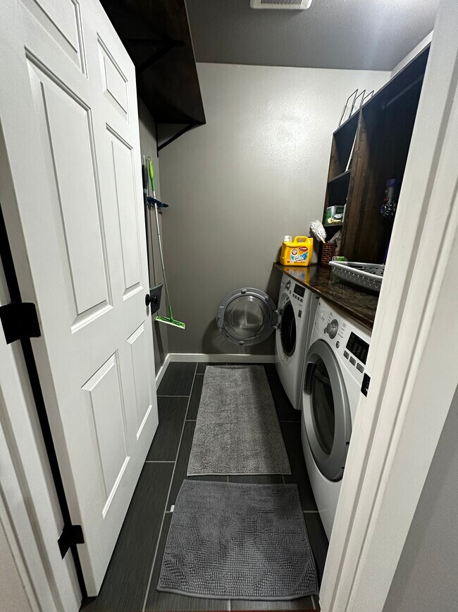 laundry room - 14714 Admiralty Way
